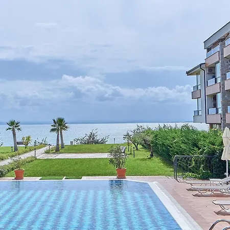 Апартамент Zerini Бургас